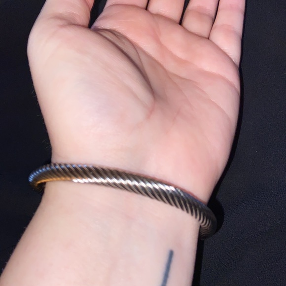 Unisex cable bracelet with decor on each end - Picture 4 of 4